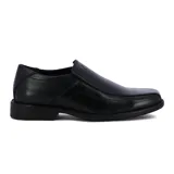 Zapato de vestir negro, sin cordones, de cuero sintético, con elástico en los laterales y suela de goma.