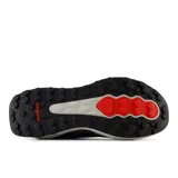 Championes de trail running New Balance Garoé V2, color gris con detalles en negro y rojo.