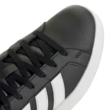 Championes Adidas Grand Court Base 3.0, color negro con las tres rayas distintivas de la marca en blanco y suela blanca.
