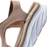 Sandalia Skechers color beige con plataforma blanca, capellada tejida elástica y plantilla acolchada Luxe Foam.