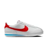 Championes Nike Cortez Leather blancos con detalles en rojo y azul.