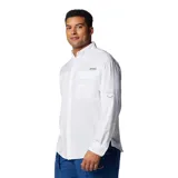 Camisa blanca de manga larga Columbia Tamiami II, con tecnología Omni-Shade UPF 40 para protección solar y Omni-Wick para evaporación avanzada. Cuenta con ventilación de malla en la espalda y calce clásico moderno.