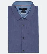 Camisa de hombre de manga corta, color azul con textura maquinetada. Marca Preston Field. Corte social.