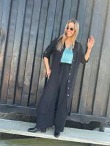 Sobrecamisa maxi negra de viscosa con tajos laterales y mangas 3/4.