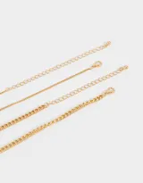 Collar corto dorado de doble cadena, una de perlas y otra de eslabones gruesos, con dije de flor.