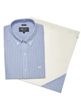 Camisa de hombre RKF Cityscape, de manga larga, corte regular y cuello americano abotonado. Diseño a cuadros pequeños en tonos blanco y celeste.