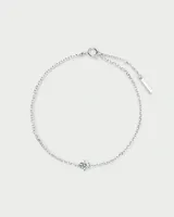 Pulsera de plata con detalle de circonita, diseño delicado y elegante.
