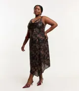 Vestido midi de tela satinada con estampado abstracto, escote drapeado, breteles medianos, bajo asimétrico y cierre lateral.