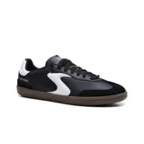 Championes Skechers Hotshot Pyke, color negro con detalles en blanco y suela marrón. Presentan capellada de cuero sintético, logo "S" en el lateral y plantilla Air-Cooled Memory Foam.