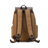 Mochila negra de tela canvas con detalles en símil cuero marrón, cierre superior marinero, bolsillos internos y externos con cierre metálico, asas rígidas y correas ajustables.