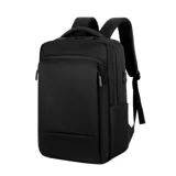 Mochila negra con doble bolsillo frontal con cierre, compartimento acolchado para laptop y puerto USB externo.