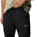 Pantalón largo negro de corte recto, con bolsillos laterales con cierre de velcro y bolsillo con cierre en el muslo. Cuenta con tecnología Omni-Shield™ que repele la lluvia y las manchas.