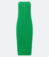 Vestido midi de punto acanalado color verde, sin mangas y con escote recto.