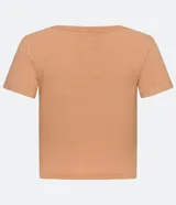 Blusa color durazno de viscosa con escote en V y mangas cortas.