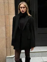 Blazer negro oversize de lana.