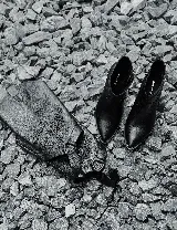 Botas bucaneras de cuero negro con puntera metálica y caña desmontable para transformarlas en botines.