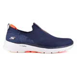 Zapatillas deportivas Skechers GOwalk 6 color azul marino, con detalles en naranja y blanco. Diseño slip-on con tecnología Stretch Fit, media suela Ultra Go, plantilla Air-Cooled Goga Mat y tecnología Hyper Pillar.