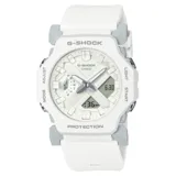 Reloj Casio G-Shock GA2300-7ADR en resina blanca con detalles en gris. Cuenta con resistencia al agua de hasta 200 metros, doble iluminación LED, cronómetro, temporizador, hora mundial y 5 alarmas diarias.