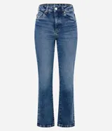 Pantalón de jean elastizado azul, de corte recto y cintura alta, con bolsillos delanteros y traseros, cierre tradicional y trabillas en la cintura.