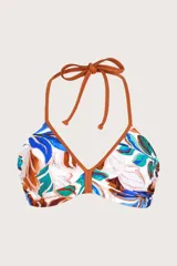 Top de bikini estilo halter con frunces centrales y ribete color terracota. Presenta un estampado botánico en tonos blanco, azul, verde y marrón. Los breteles son ajustables mediante lazo en la nuca.