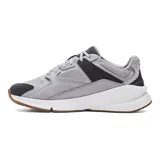 Zapatillas Under Armour Forge 96 Reissue, inspiradas en el año 1996, con capellada de cuero y malla, entresuela de EVA y suela de goma. Diseño en negro, gris y marrón con detalles en blanco.