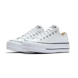 Zapatillas Converse de mujer, diseño clásico tipo oxford elevadas, color blanco.