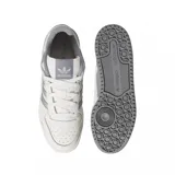 Zapatillas Adidas Forum Low CL, color blanco con detalles en gris.