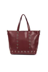 Bolso tipo shopper negro de cuero sintético con doble asa de hombro y correa bandolera desmontable. Presenta ojales metálicos plateados en los laterales y en la base.