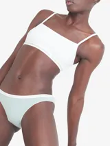 Bombacha Calvin Klein modelo CK One, color verde claro, de algodón modal con cintura elástica blanca con logo de la marca.