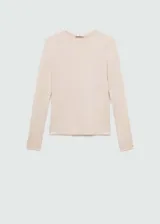 Remera color beige de manga larga y cuello redondo, de corte ajustado.