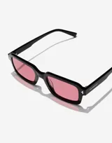 Gafas de sol unisex Hawkers modelo Point, con montura rectangular negra y lentes color cereza.