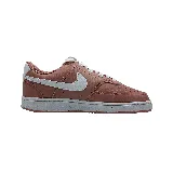 Zapatillas Nike Court Vision Low color marrón claro con detalles en blanco.