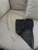 Top de fiesta con lentejuelas, confeccionado en tejido de red.