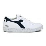 Championes Diadora Heritage modelo Mi Basket Low, color blanco con detalles en azul marino.