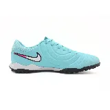 Championes de fútbol Nike Legend 10 Academy TF, color celeste con detalles en blanco y fucsia. Diseñados para hombre.