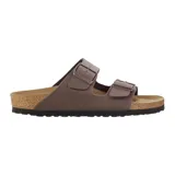 Sandalias Birkenstock Arizona de cuero color marrón con doble tira y hebillas ajustables.
