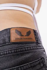 Pantalón de jean negro de corte wide leg con estampa de pequeñas estrellas blancas.