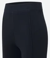 Pantalón recto negro de viscosa con cintura elástica y textura acanalada.
