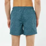 Short de baño azul con estampado de lunares blancos y cordón ajustable en la cintura.