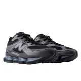 Championes New Balance Abzorb 2000, color negro con detalles en gris, capellada de malla y superposiciones sintéticas, entresuela Abzorb y suela de goma.