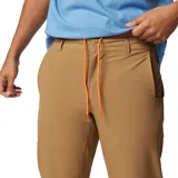 Pantalón de trekking color marrón claro, con cintura ajustable, rodillas articuladas, bolsillos laterales, bolsillo de seguridad con cremallera, refuerzo en la entrepierna, trabilla para cinturón multifuncional y bolsillos traseros.