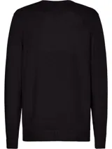 Sweater de cuello V, color negro, con corte de líneas limpias y logo bordado en el pecho.