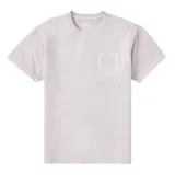 Remera violeta de manga corta con bolsillo en el pecho.