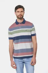 Remera polo de hombre a rayas horizontales en jersey de algodón. Con botones personalizados y logo bordado en el pecho.