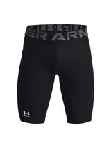 Calza corta de compresión Under Armour HeatGear para hombre, color negro con logo gris en la pierna izquierda y cintura elástica con la inscripción Under Armour. Confeccionada en tejido HeatGear que ofrece cobertura superior sin apelmazar y paneles de malla estratégicos para mayor ventilación.