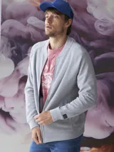Fleece color marino con cierre frontal y diseño clásico.