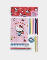 Set de librería con diseño de Hello Kitty, incluye: cartuchera retro, cuaderno A5 estampado, regla, goma de borrar, 6 lapiceras retráctiles, 2 lápices con goma.