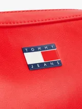 Bandolera roja de Tommy Jeans con logo rectangular de la marca en el centro.
