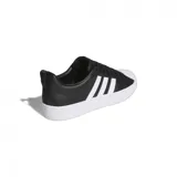 Championes Adidas Court Bajo Streetcheck Cloudfoam, color negro con las tres tiras blancas y puntera blanca.