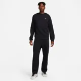 Buzo Nike Tech Fleece negro de corte clásico con cuello redondo y logo pequeño en el pecho.